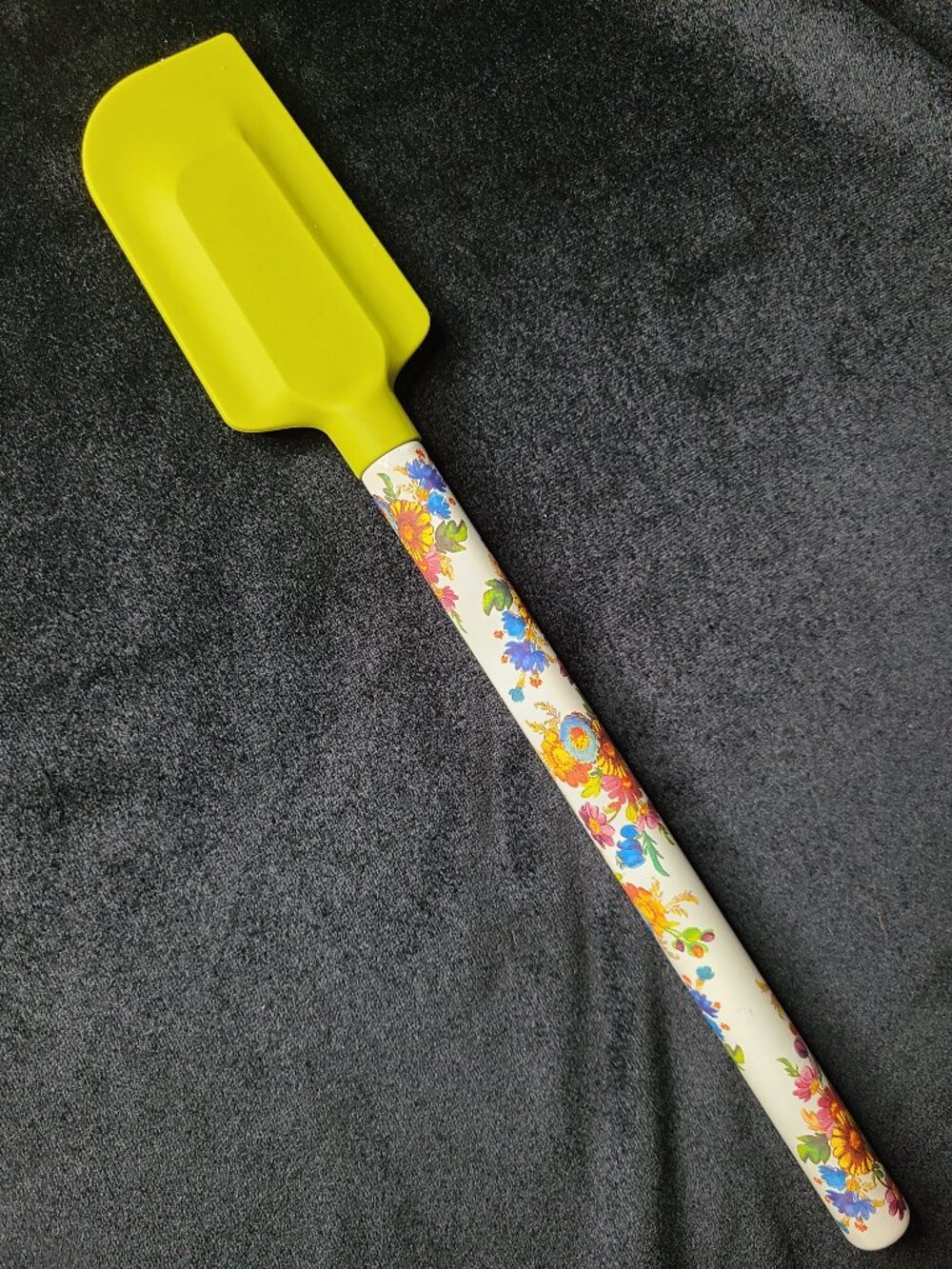 MacKenzie‑Childs White Flower Market Spatula – Silicone & Enameled Handle - NEW